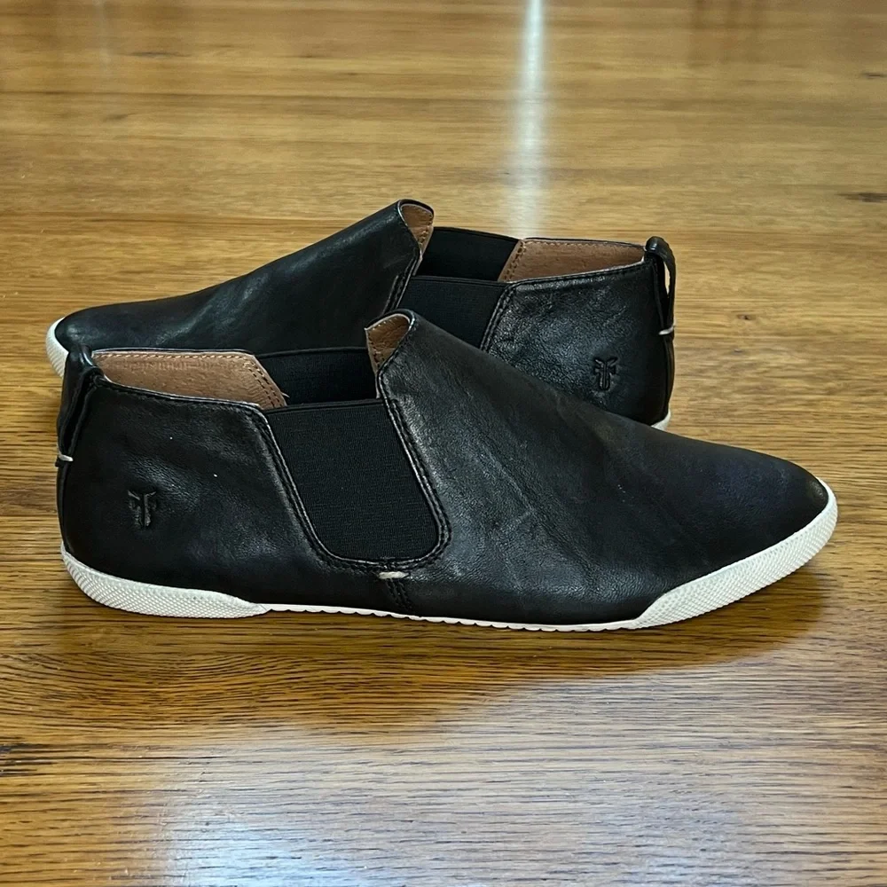 ⭐️ FRYE Women's Melanie Chelsea Black Leather Sneaker Flat Slip On Loafers 8M